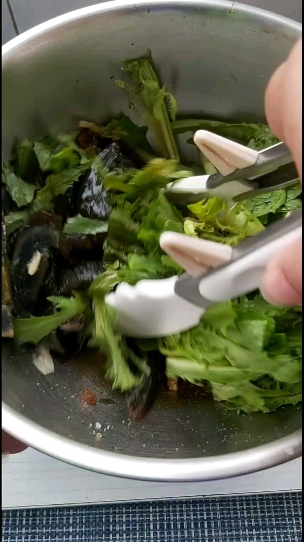 苦菊皮蛋的做法-酸甜味拌菜谱