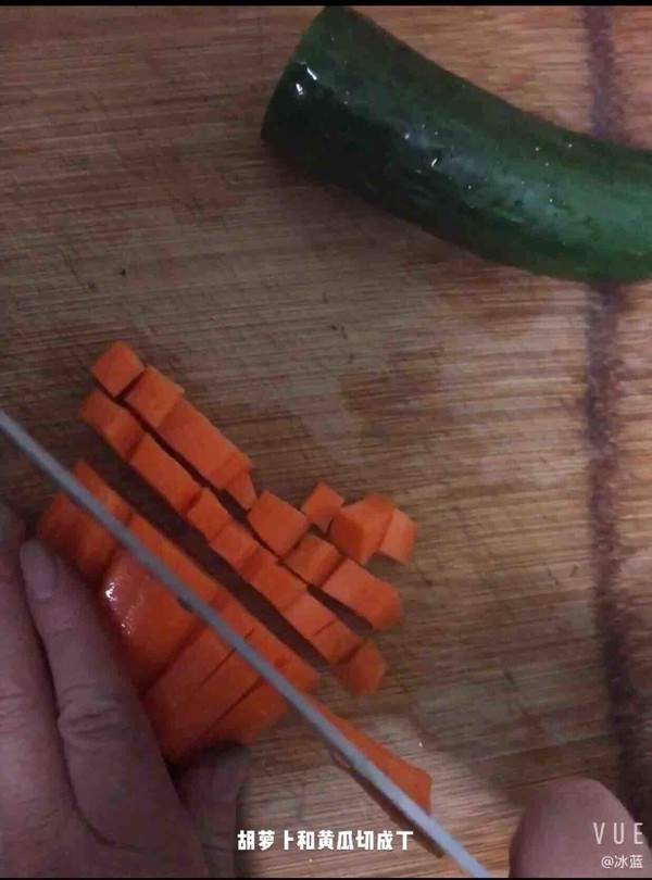 黄瓜胡萝卜炒虾仁的做法-家常味炒菜谱