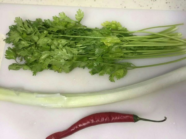 虾皮老虎菜的做法-咸鲜味拌菜谱