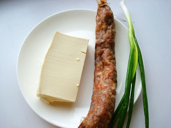 腊肠蒸豆腐的做法-咸鲜味蒸菜谱