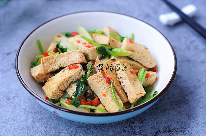 白菜苔炒冻豆腐的做法-家常味炒菜谱-易网健康养生网 白菜苔炒冻豆腐的做法-家常味炒菜谱