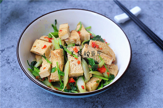白菜苔炒冻豆腐的做法-家常味炒菜谱-易网健康养生网 白菜苔炒冻豆腐的做法-家常味炒菜谱