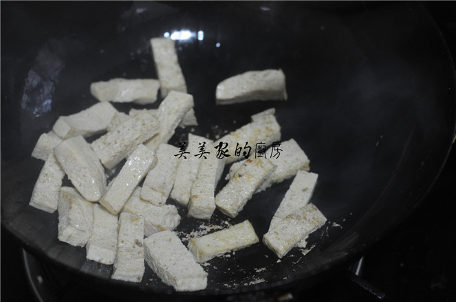 白菜苔炒冻豆腐的做法-家常味炒菜谱-易网健康养生网 白菜苔炒冻豆腐的做法-家常味炒菜谱