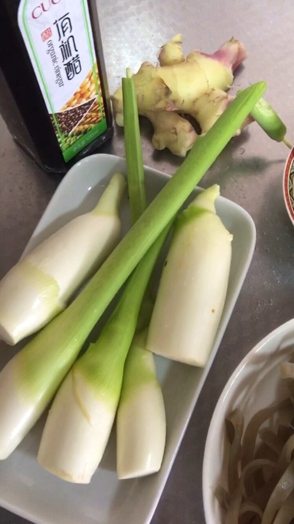 酸辣茭白薯粉的做法-酸辣味煮菜谱