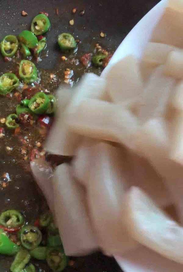 红烧魔芋的做法-咸鲜味烧菜谱