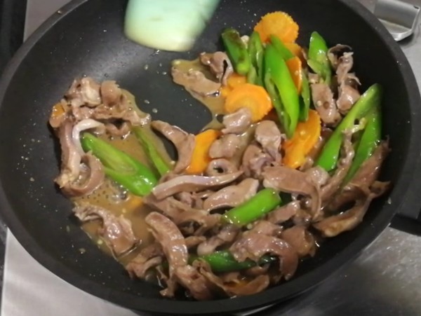 青椒炒猪心的做法-家常味炒菜谱