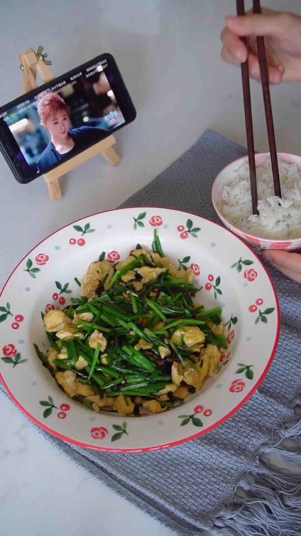 韭菜炒鸡蛋的做法-家常味炒菜谱-易网健康养生网 韭菜炒鸡蛋的做法-家常味炒菜谱