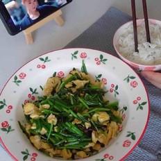 韭菜炒鸡蛋的做法-家常味炒菜谱