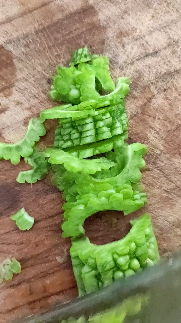 凉拌苦瓜的做法-酸甜味拌菜谱