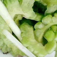 凉拌苦瓜的做法-酸甜味拌菜谱