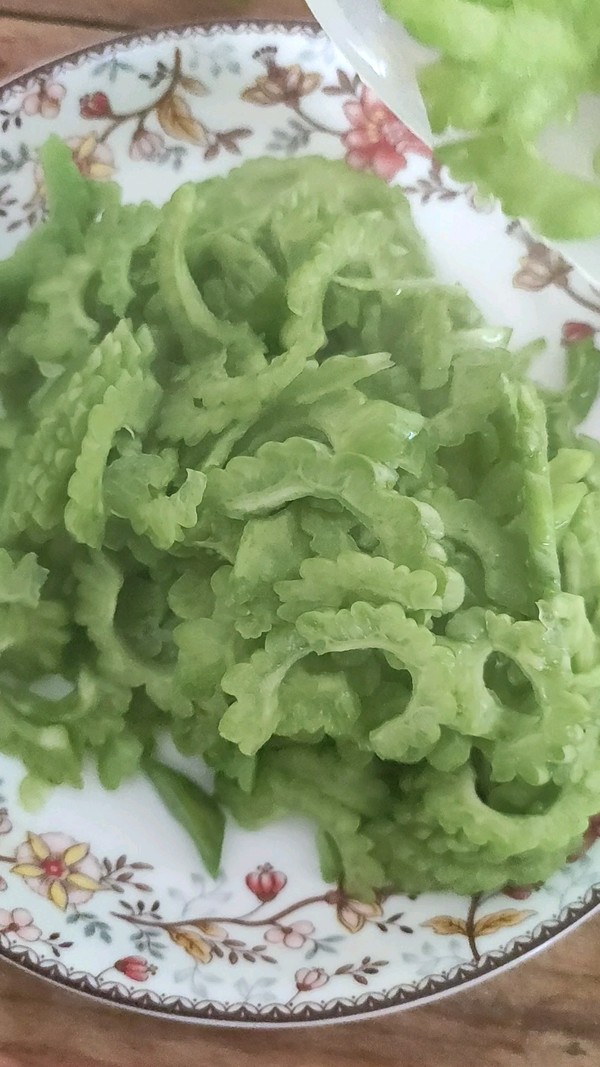 凉拌苦瓜的做法-酸甜味拌菜谱