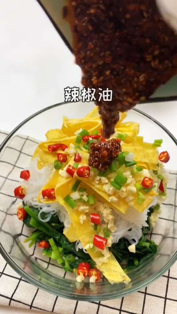 凉拌菠菜的做法-咸鲜味拌菜谱