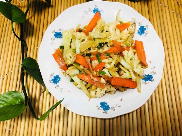 清炒花菜的做法-家常味炒菜谱-易网健康养生网 清炒花菜的做法-家常味炒菜谱