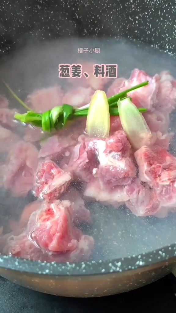 排骨炖土豆的做法-咸鲜味炖菜谱