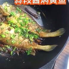蒜段酱焖黄鱼的做法-家常味烧菜谱
