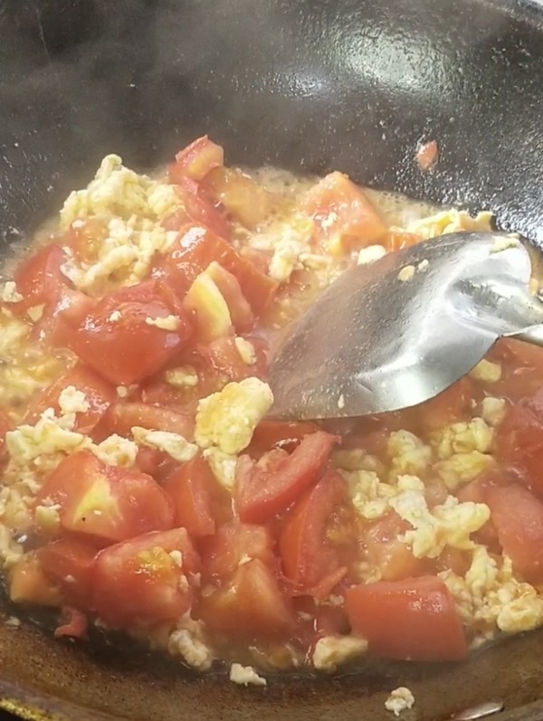 番茄炒鸡蛋的做法-咸鲜味炒菜谱