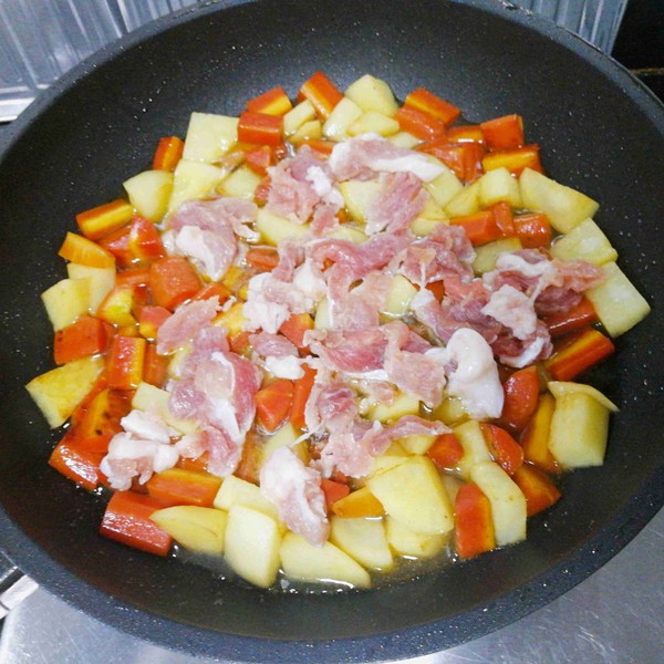 水果胡萝卜土豆炒肉的做法-家常味炒菜谱