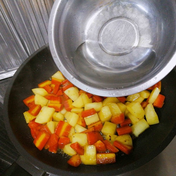 水果胡萝卜土豆炒肉的做法-家常味炒菜谱