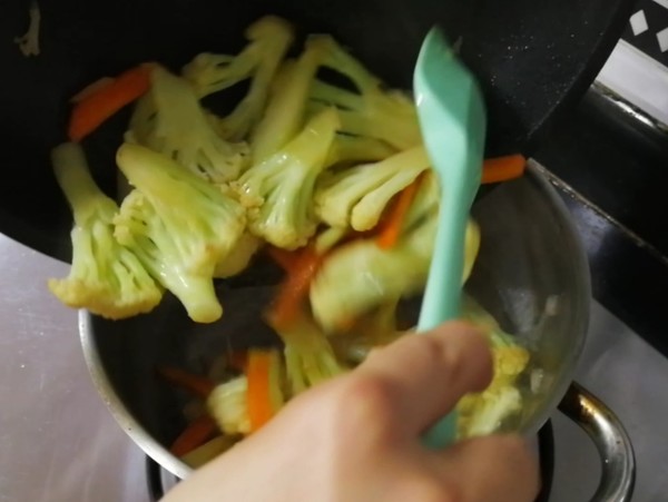 西红柿焖菜花的做法-家常味焖菜谱