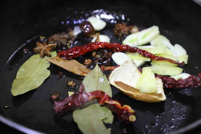家庭秘?方：香辣卤牛肉，口口生香，越嚼越香的做法-五香味炖菜谱