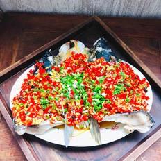 拿的出手的宴客菜，剁椒鱼头，超下饭零失败的做法-咸鲜味蒸菜谱