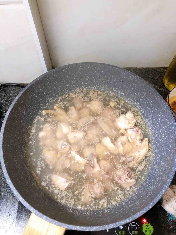 板栗烧鸡的做法-酱香味烧菜谱