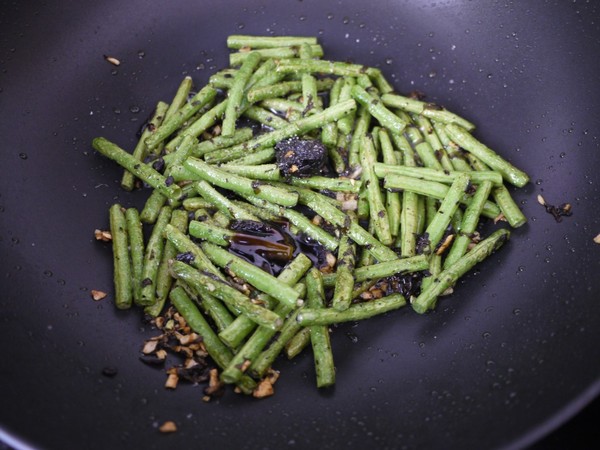 橄榄菜炒豆角的做法-家常味炒菜谱