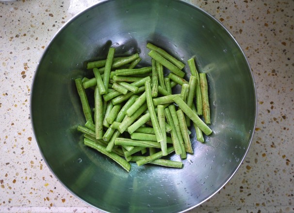 橄榄菜炒豆角的做法-家常味炒菜谱