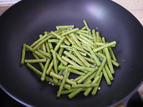 橄榄菜炒豆角的做法-家常味炒菜谱