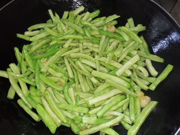 干煸四季豆的做法-家常味炒菜谱
