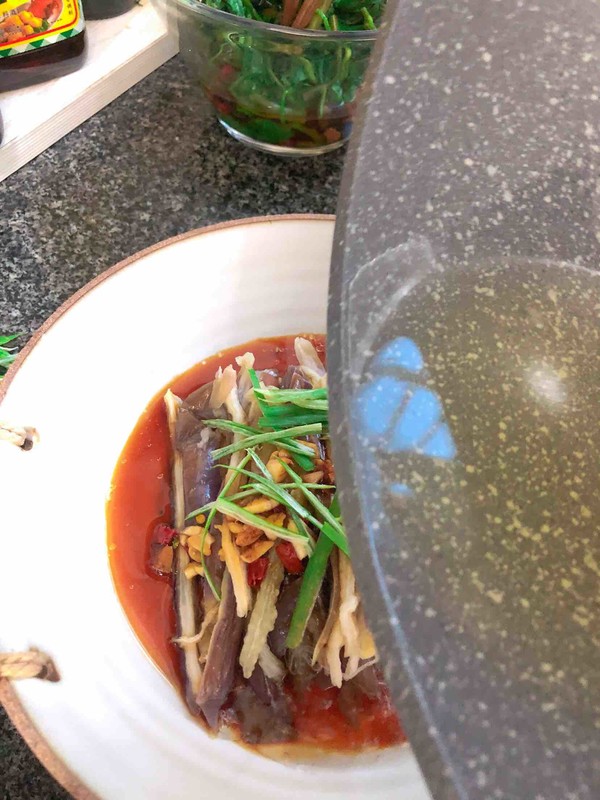 手撕茄子的做法-酱香味拌菜谱