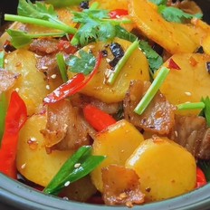 干锅土豆片的做法-咸鲜味炒菜谱