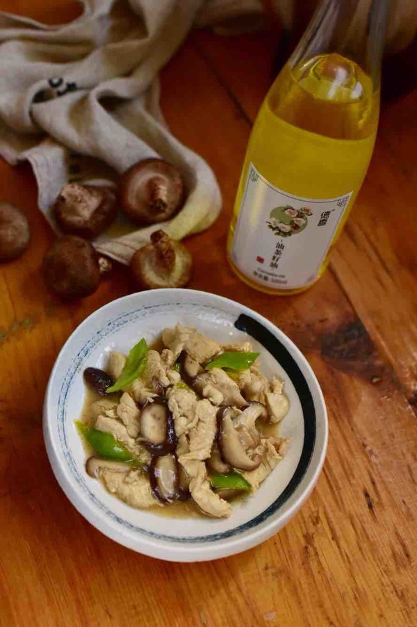茶油籽油香菇鸡片的做法-咸鲜味炒菜谱