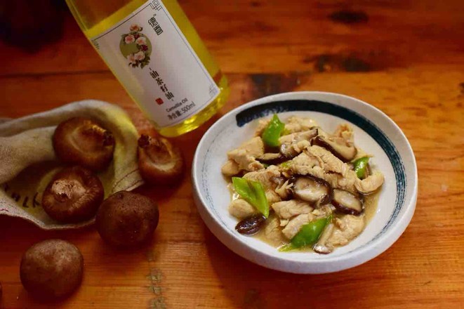 茶油籽油香菇鸡片的做法-咸鲜味炒菜谱