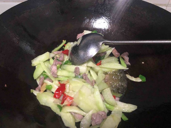 芥兰炒肉丝的做法-家常味炒菜谱