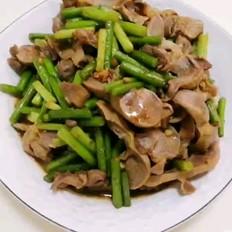 孜然蒜苔炒鸭肾的做法-家常味炒菜谱