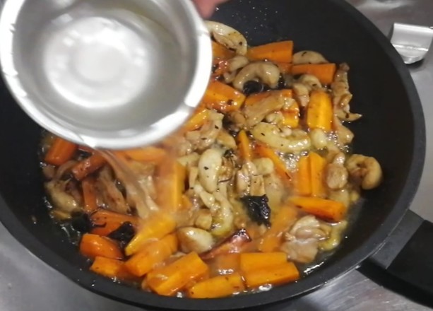 紫苏焖鸭的做法-家常味焖菜谱
