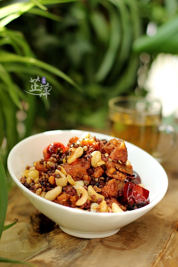 干煸腰果鸡翅块的做法-麻辣味炸菜谱