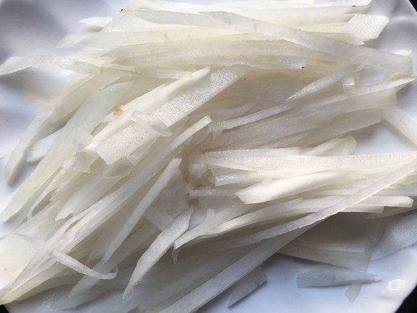 鲫鱼白萝卜丝汤的做法-家常味煮菜谱