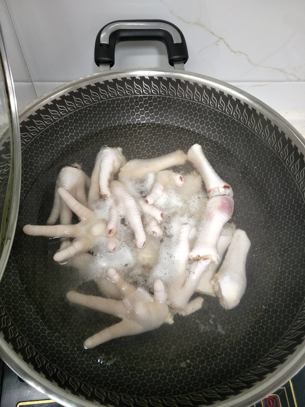 酱香焖鸡爪的做法-酱香味焖菜谱