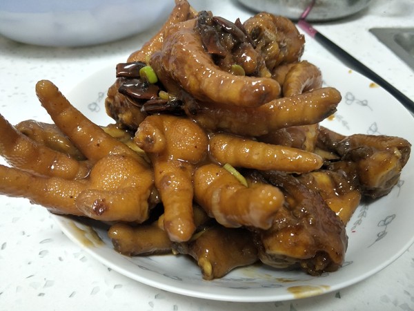 酱香焖鸡爪的做法-酱香味焖菜谱