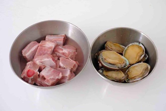 鲍鱼烧排骨的做法-咸鲜味烧菜谱