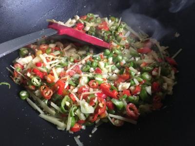 辣椒炒鸡蛋的做法-香辣味炒菜谱