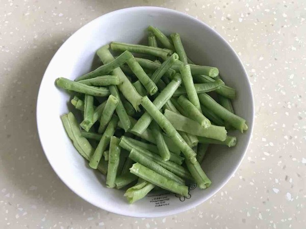 腐竹木耳炒鸡肉的做法-咸鲜味炒菜谱-易网健康养生网 腐竹木耳炒鸡肉的做法-咸鲜味炒菜谱