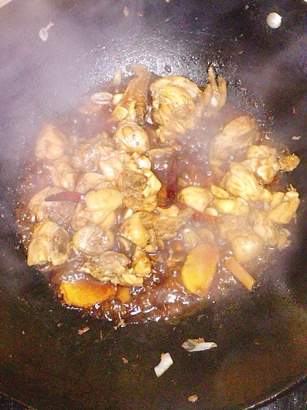 土豆炖鸡腿的做法-家常味炖菜谱