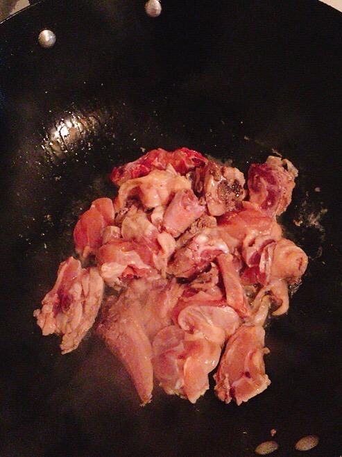 土豆炖鸡腿的做法-家常味炖菜谱