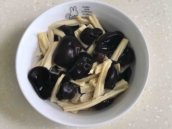腐竹木耳炒鸡肉的做法-咸鲜味炒菜谱-易网健康养生网 腐竹木耳炒鸡肉的做法-咸鲜味炒菜谱