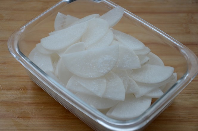 辣椒圈白萝卜泡菜的做法-酸辣味泡菜谱