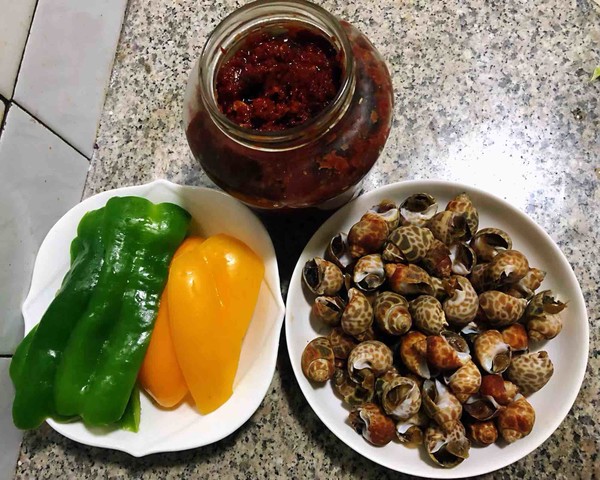 彩椒辣酱炒花螺的做法-香辣味炒菜谱-易网<a href=http://www.bryss.cn/ target=_blank class=infotextkey>健康养生</a>网 彩椒辣酱炒花螺的做法-香辣味炒菜谱