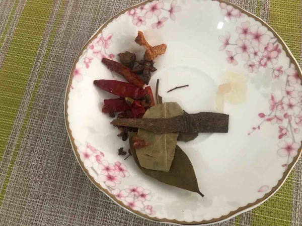 红烧鸡爪的做法-家常味烧菜谱